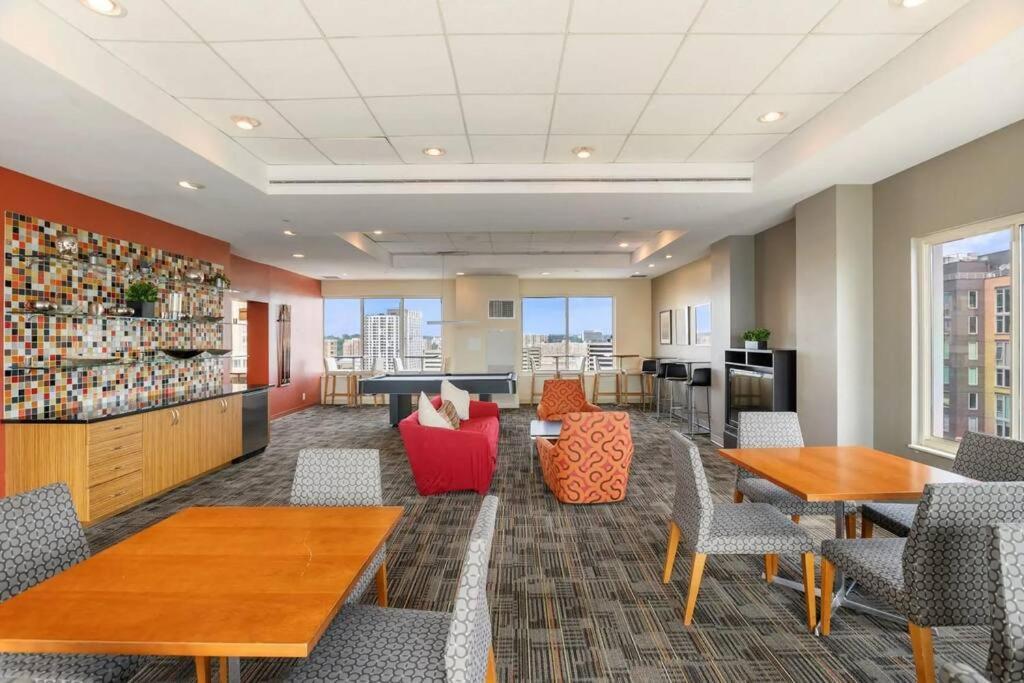 Unique In A Great Pentagon Location Apartment